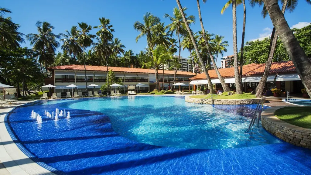 Piscina do Jatiúca Hotel & Resort durante o dia